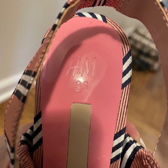 Barbiecore heels with attitude - Picture 8 of 8